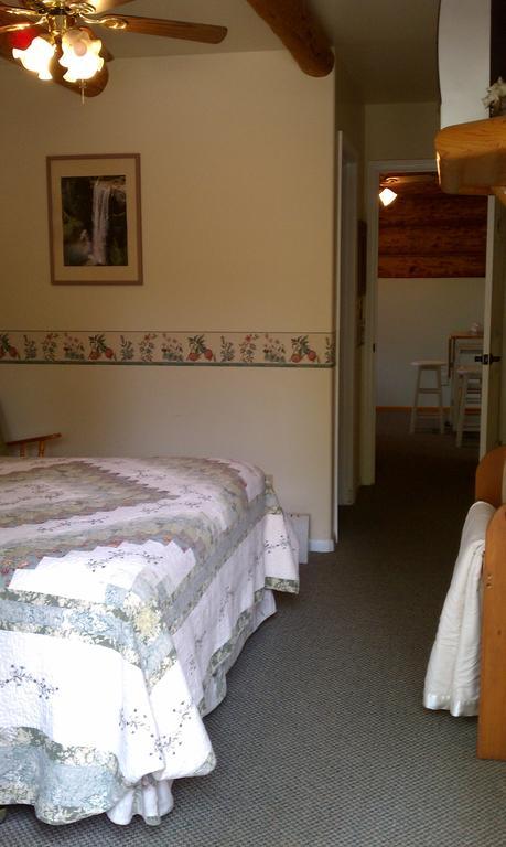 Nature'S Inn Bed And Breakfast Ahwahnee Room photo