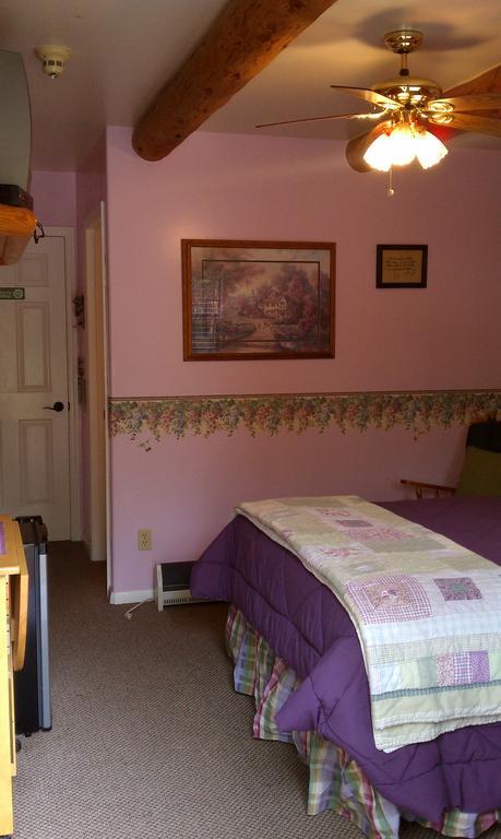 Nature'S Inn Bed And Breakfast Ahwahnee Room photo