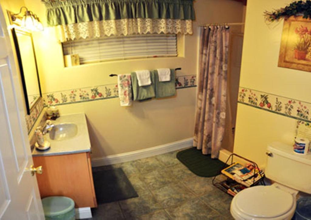 Nature'S Inn Bed And Breakfast Ahwahnee Room photo